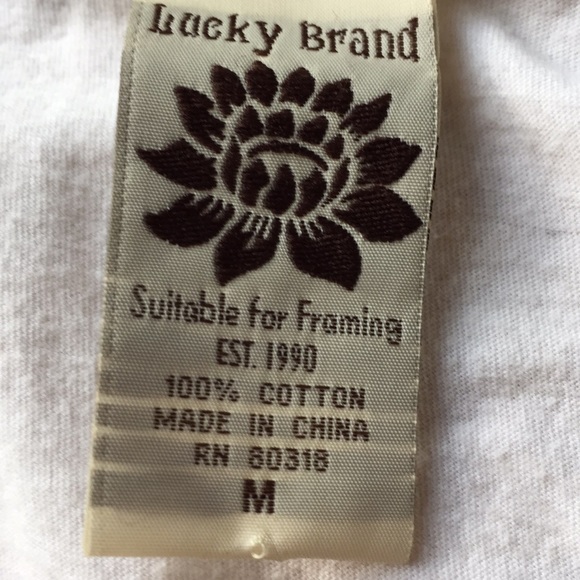 Lucky Brand VNeck/Fish appliqué/short/cap sleeves - Picture 6 of 8